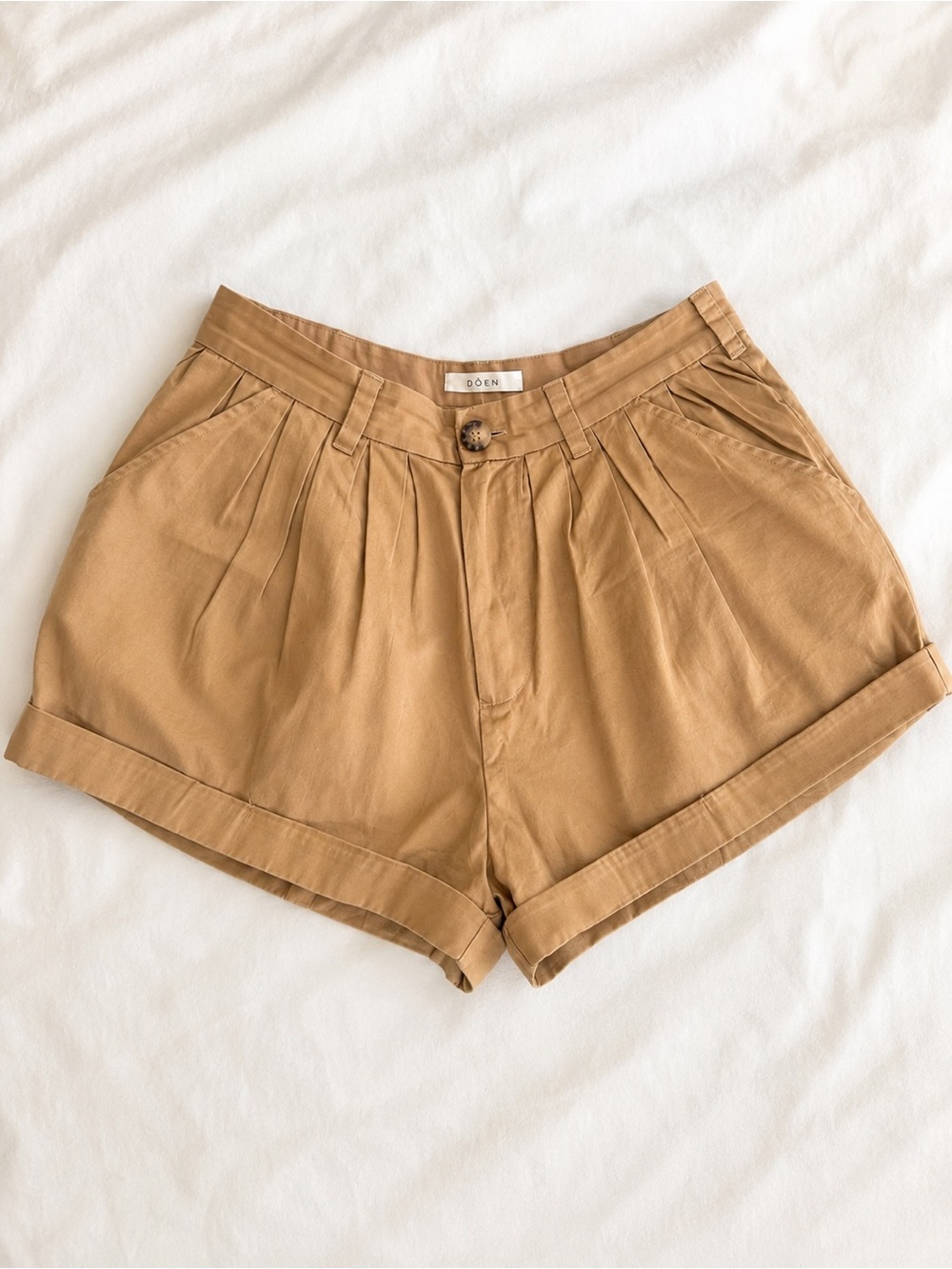 Doen Tan Pleated High-Waist Bermuda Shorts
